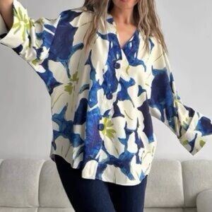 Zara Floral Button Down Oversize Shirts in White and Blue Size M